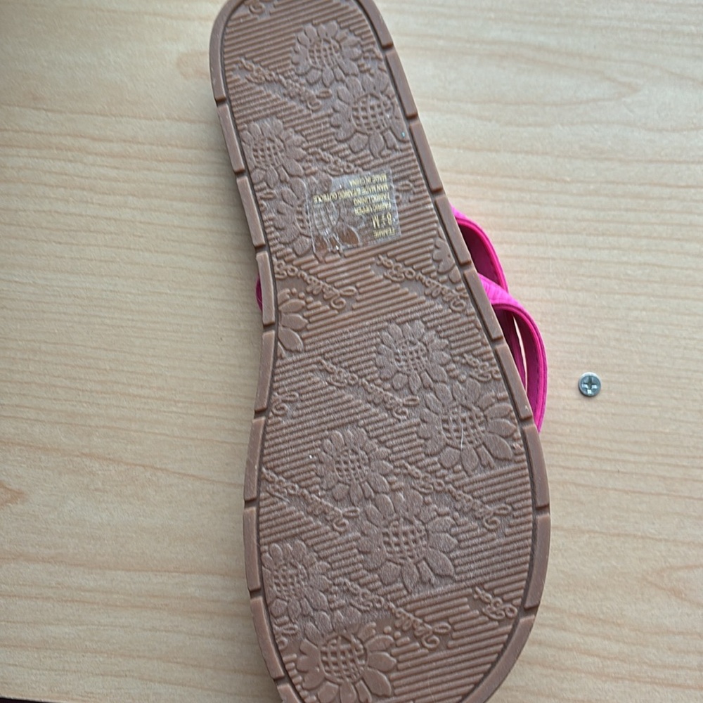 NWT Yellow Box Pink flip flops sandals with supportive footbed size 8.5 - Picture 4 of 4